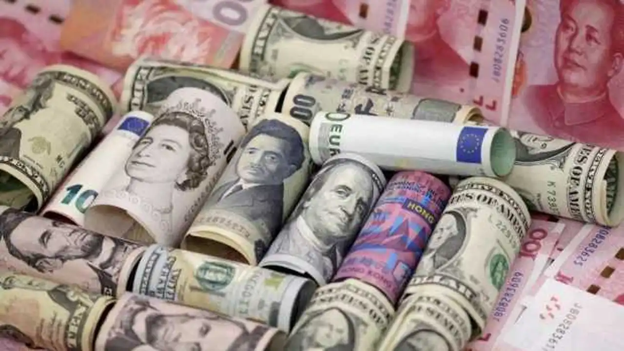 أسواق الصرف العالمية تلتقط أنفاسها والدولار يواصل تماسكه أمام الجنيه المصري